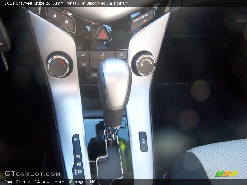 Summit White / Jet Black/Medium Titanium 2011 Chevrolet Cruze LS