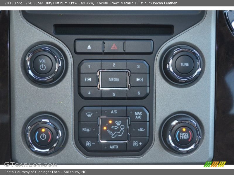 Controls of 2013 F250 Super Duty Platinum Crew Cab 4x4