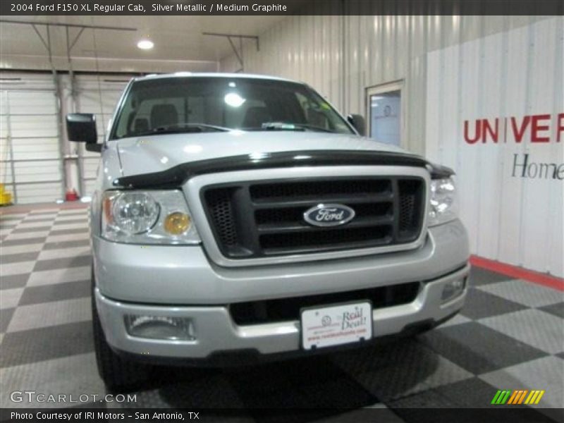 Silver Metallic / Medium Graphite 2004 Ford F150 XL Regular Cab
