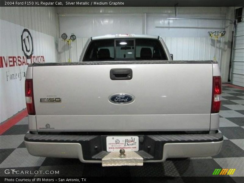 Silver Metallic / Medium Graphite 2004 Ford F150 XL Regular Cab