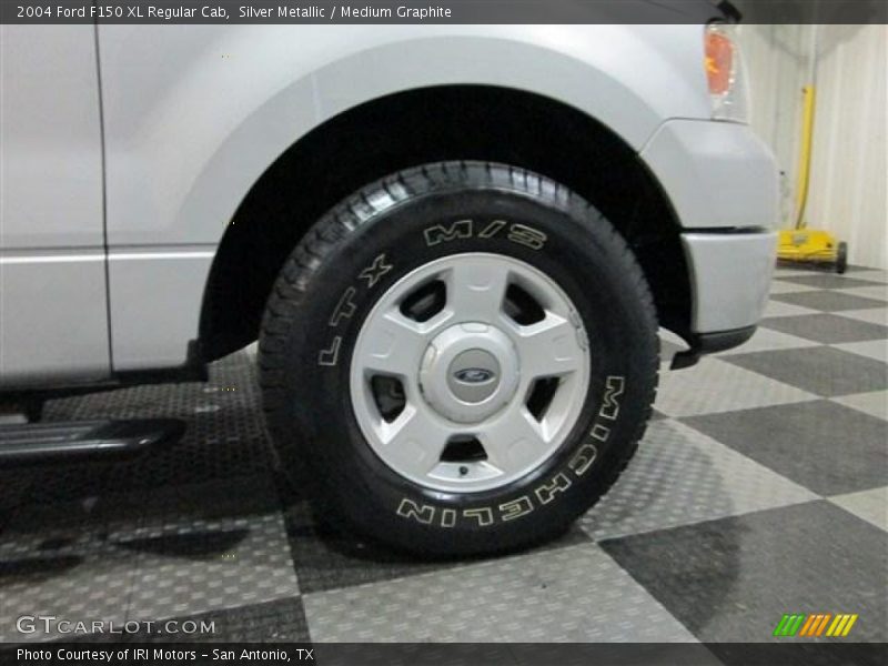 Silver Metallic / Medium Graphite 2004 Ford F150 XL Regular Cab