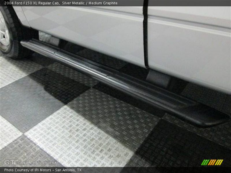 Silver Metallic / Medium Graphite 2004 Ford F150 XL Regular Cab