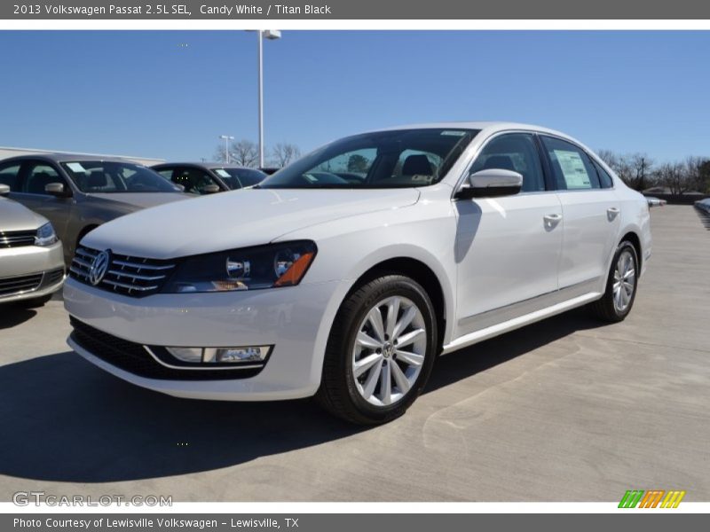 Candy White / Titan Black 2013 Volkswagen Passat 2.5L SEL