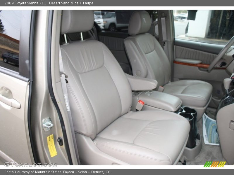 Front Seat of 2009 Sienna XLE