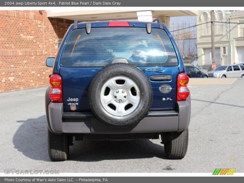 Patriot Blue Pearl / Dark Slate Gray 2004 Jeep Liberty Sport 4x4
