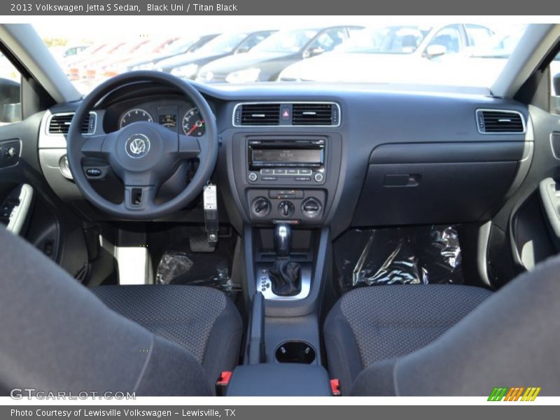 Black Uni / Titan Black 2013 Volkswagen Jetta S Sedan