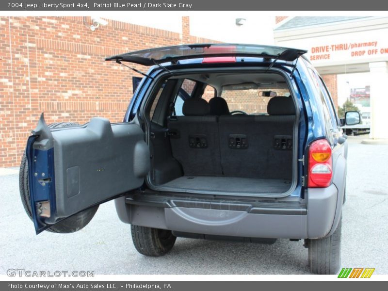 Patriot Blue Pearl / Dark Slate Gray 2004 Jeep Liberty Sport 4x4