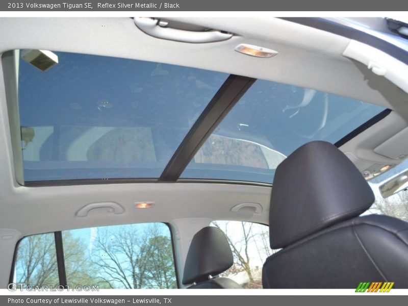 Reflex Silver Metallic / Black 2013 Volkswagen Tiguan SE
