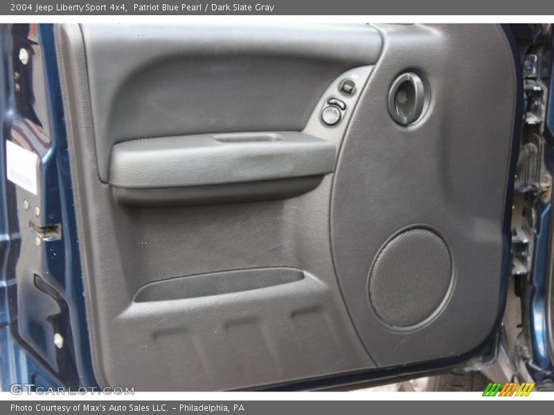 Patriot Blue Pearl / Dark Slate Gray 2004 Jeep Liberty Sport 4x4