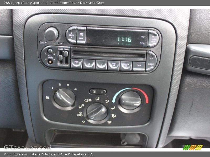 Patriot Blue Pearl / Dark Slate Gray 2004 Jeep Liberty Sport 4x4