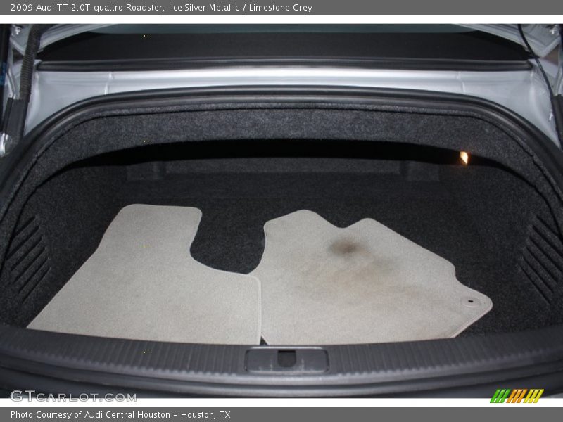  2009 TT 2.0T quattro Roadster Trunk