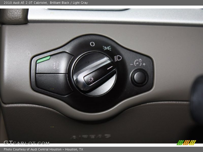 Controls of 2010 A5 2.0T Cabriolet