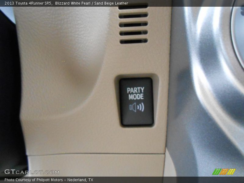 Blizzard White Pearl / Sand Beige Leather 2013 Toyota 4Runner SR5