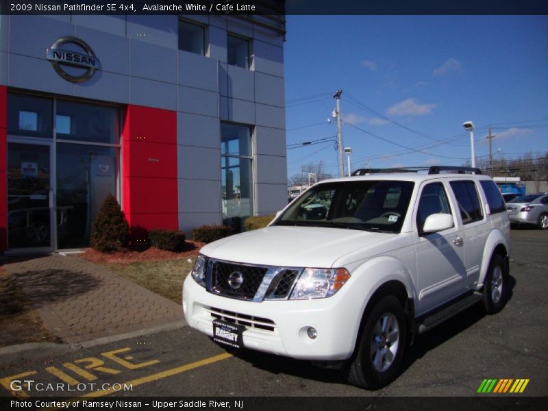 Avalanche White / Cafe Latte 2009 Nissan Pathfinder SE 4x4