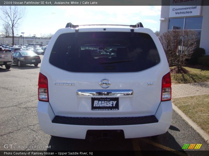 Avalanche White / Cafe Latte 2009 Nissan Pathfinder SE 4x4