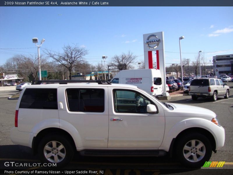 Avalanche White / Cafe Latte 2009 Nissan Pathfinder SE 4x4
