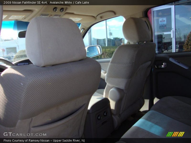 Avalanche White / Cafe Latte 2009 Nissan Pathfinder SE 4x4