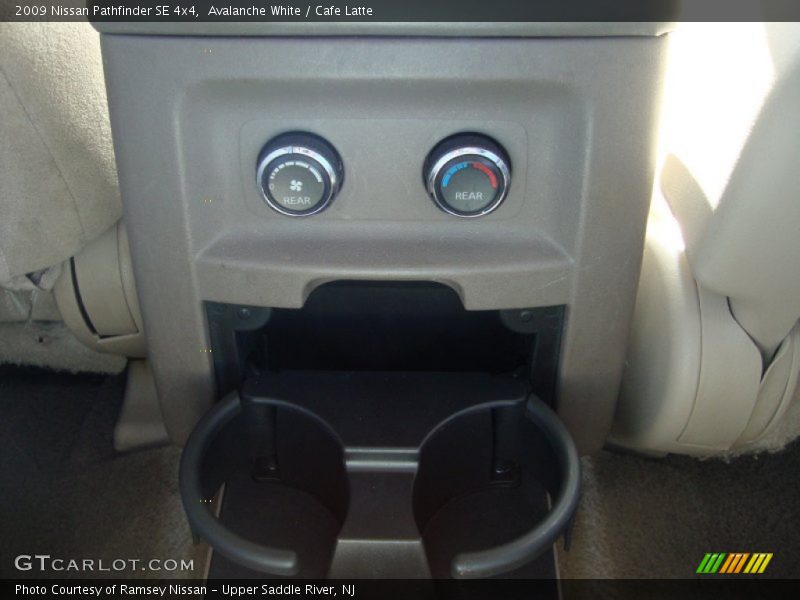 Avalanche White / Cafe Latte 2009 Nissan Pathfinder SE 4x4