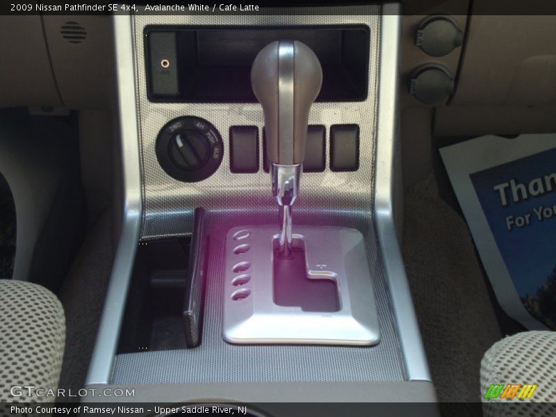 Avalanche White / Cafe Latte 2009 Nissan Pathfinder SE 4x4