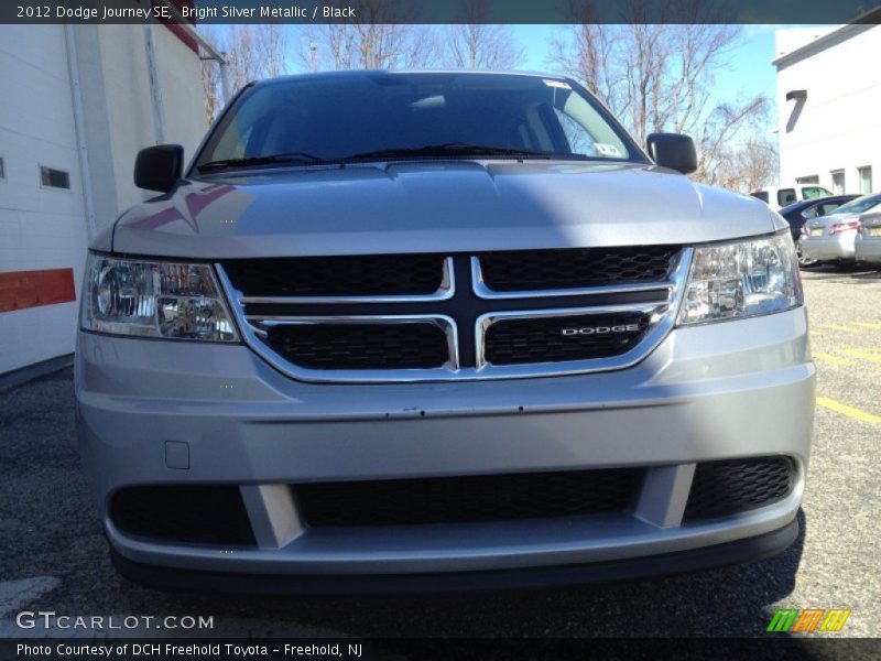 Bright Silver Metallic / Black 2012 Dodge Journey SE