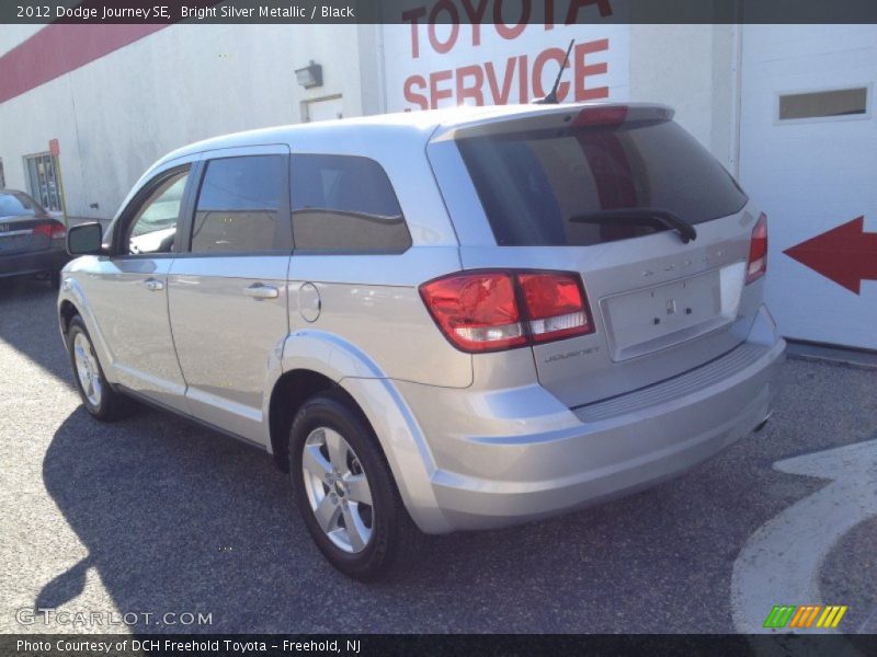 Bright Silver Metallic / Black 2012 Dodge Journey SE