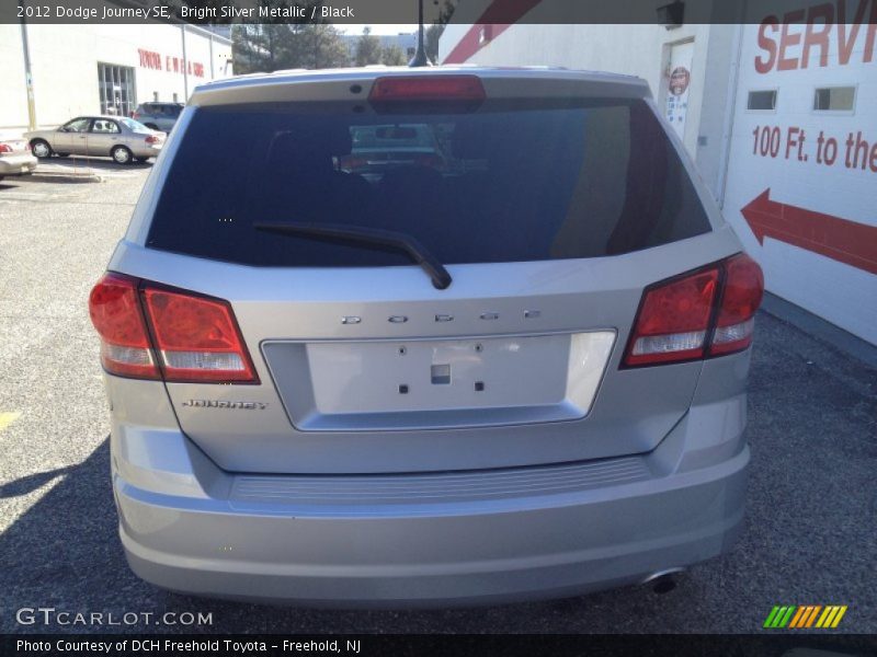 Bright Silver Metallic / Black 2012 Dodge Journey SE