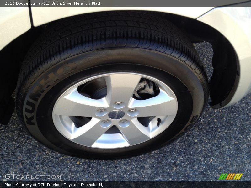 Bright Silver Metallic / Black 2012 Dodge Journey SE