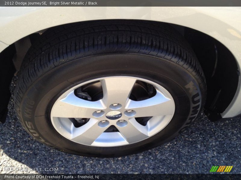 Bright Silver Metallic / Black 2012 Dodge Journey SE