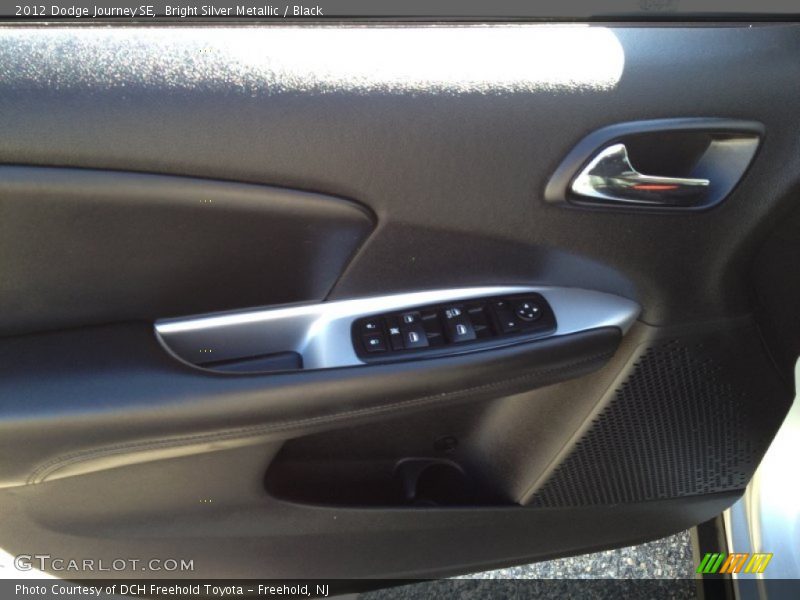 Bright Silver Metallic / Black 2012 Dodge Journey SE