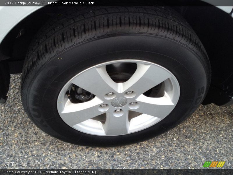 Bright Silver Metallic / Black 2012 Dodge Journey SE