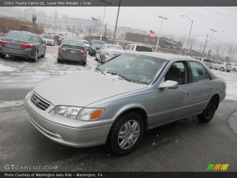 Front 3/4 View of 2001 Camry LE