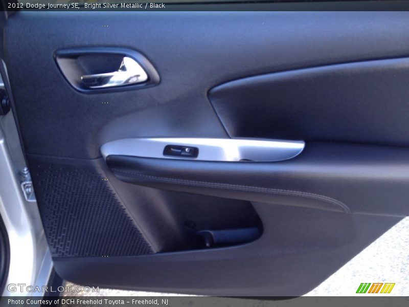Bright Silver Metallic / Black 2012 Dodge Journey SE