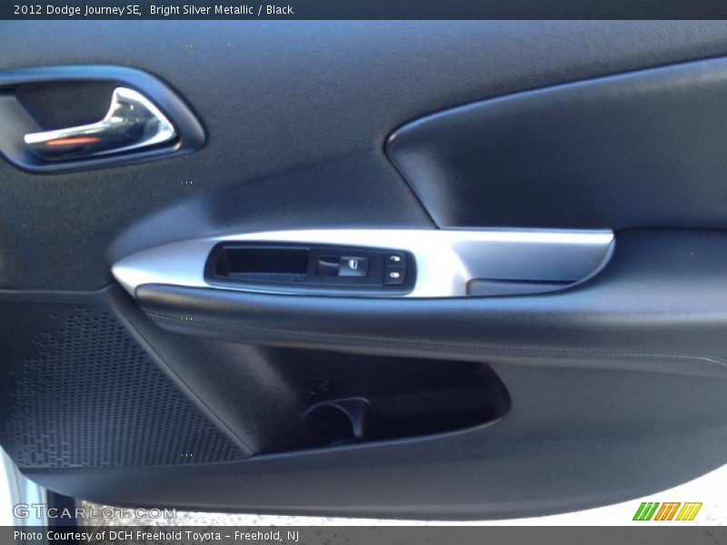 Bright Silver Metallic / Black 2012 Dodge Journey SE