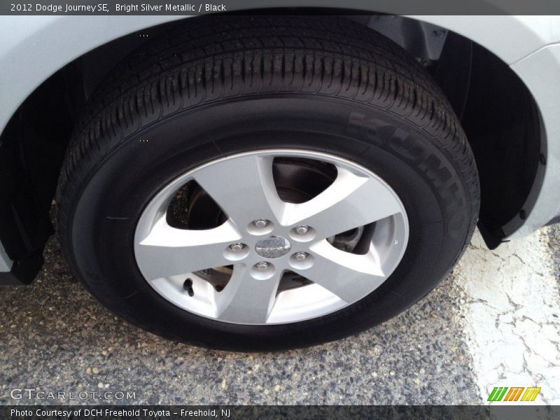 Bright Silver Metallic / Black 2012 Dodge Journey SE