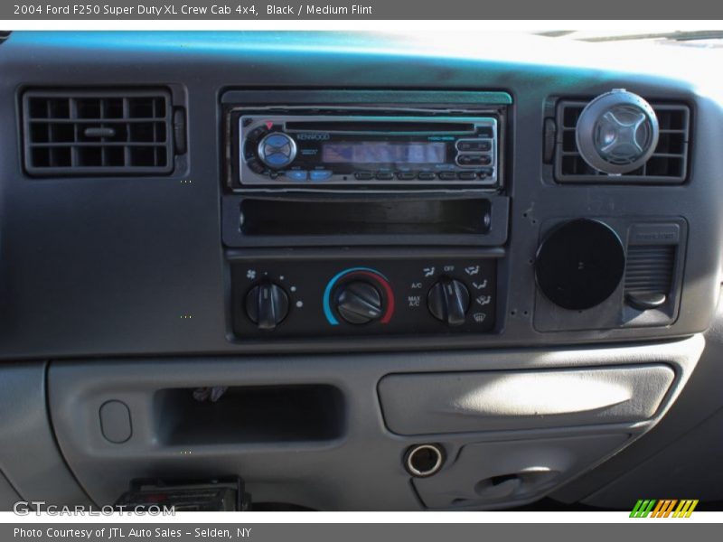 Black / Medium Flint 2004 Ford F250 Super Duty XL Crew Cab 4x4