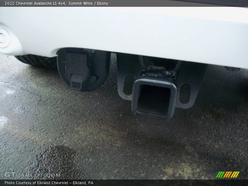 Summit White / Ebony 2012 Chevrolet Avalanche LS 4x4