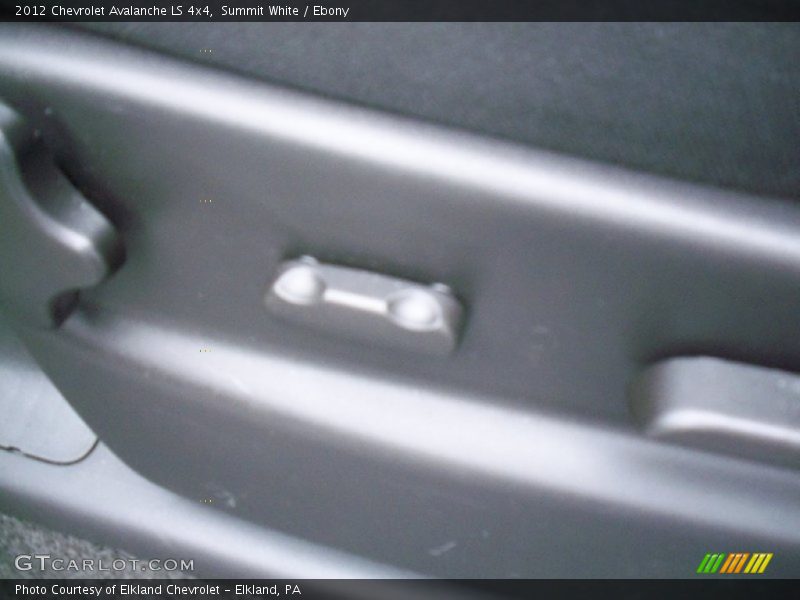 Summit White / Ebony 2012 Chevrolet Avalanche LS 4x4