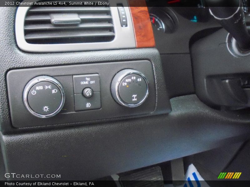 Summit White / Ebony 2012 Chevrolet Avalanche LS 4x4