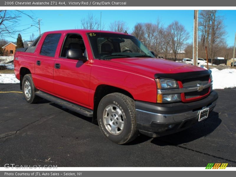 Front 3/4 View of 2006 Avalanche Z71 4x4