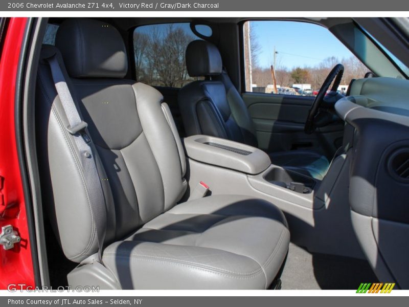 Victory Red / Gray/Dark Charcoal 2006 Chevrolet Avalanche Z71 4x4