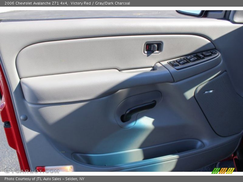 Victory Red / Gray/Dark Charcoal 2006 Chevrolet Avalanche Z71 4x4