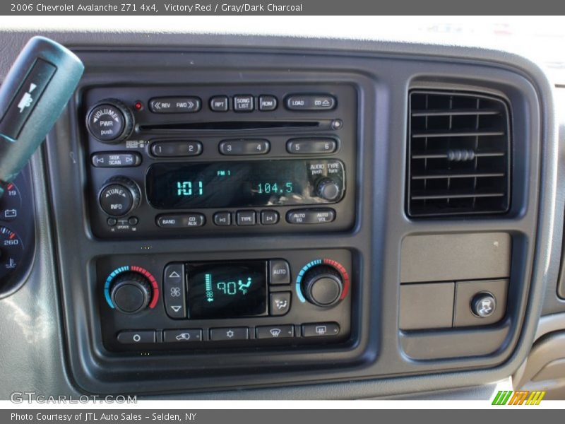 Victory Red / Gray/Dark Charcoal 2006 Chevrolet Avalanche Z71 4x4