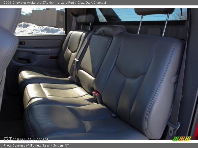 Victory Red / Gray/Dark Charcoal 2006 Chevrolet Avalanche Z71 4x4