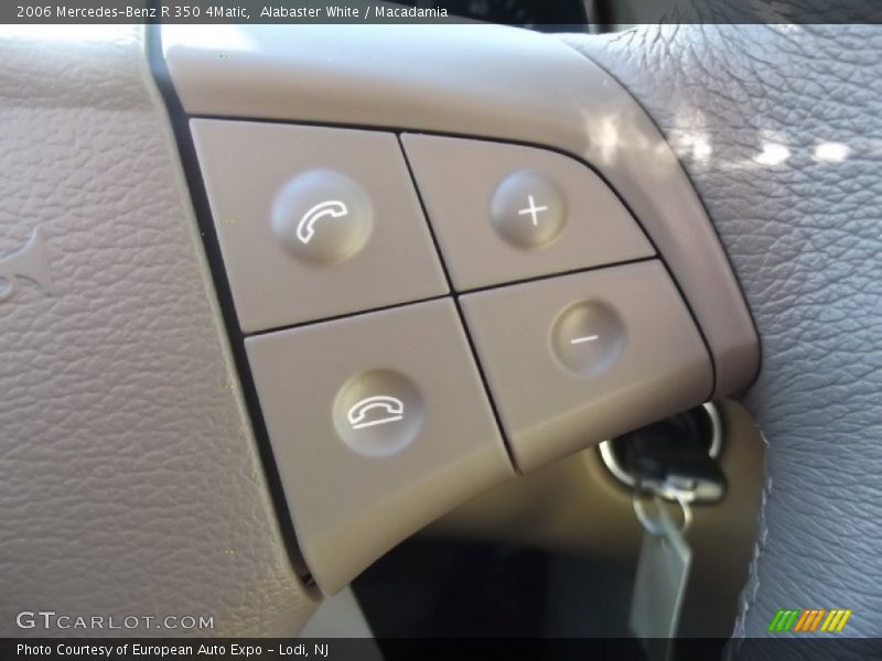 Controls of 2006 R 350 4Matic