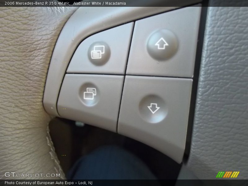 Controls of 2006 R 350 4Matic