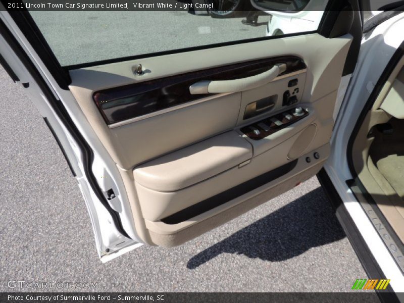 Vibrant White / Light Camel 2011 Lincoln Town Car Signature Limited