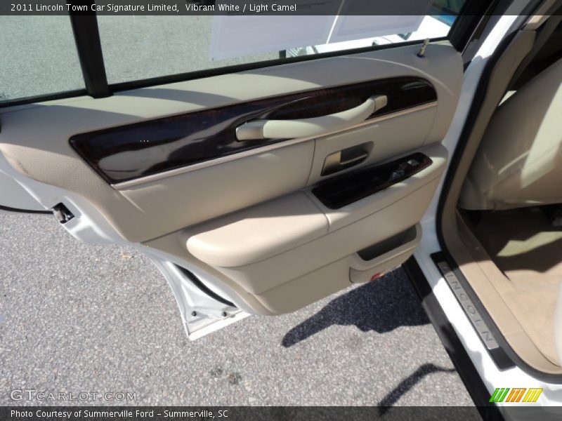Vibrant White / Light Camel 2011 Lincoln Town Car Signature Limited