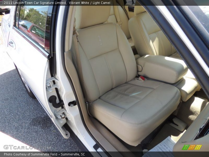 Vibrant White / Light Camel 2011 Lincoln Town Car Signature Limited
