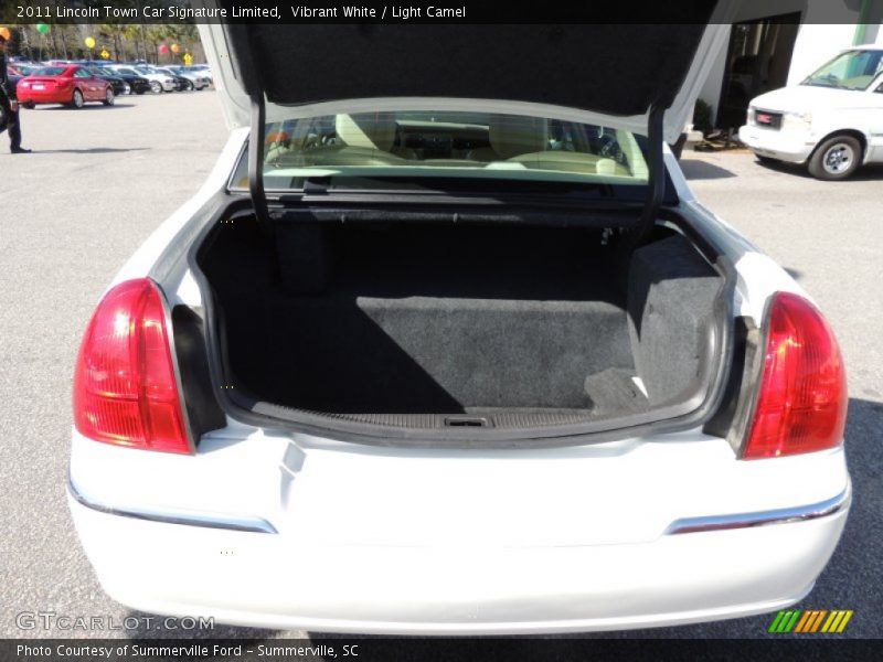 Vibrant White / Light Camel 2011 Lincoln Town Car Signature Limited