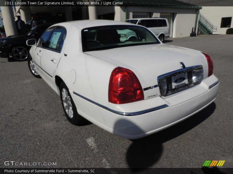Vibrant White / Light Camel 2011 Lincoln Town Car Signature Limited